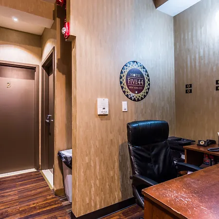 Hotel Five44 3*