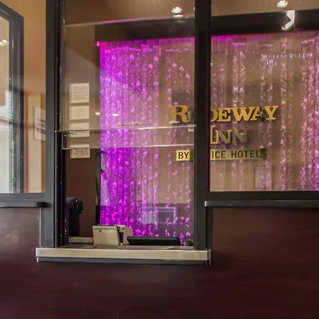 Inn Rodeway Bronx Zoo 4*