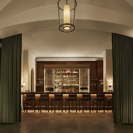 Hotel Refinery -