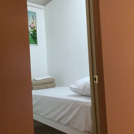 Bowery Grand Hostel *