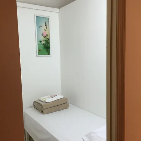 Bowery Grand Hostel *