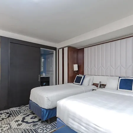 By Marriott Manhattan/central Park New York