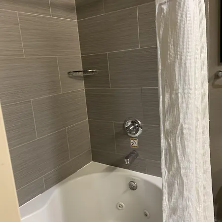 Hotel Fairfield & By Marriott Staten Island