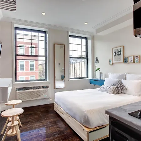 East Village Hotel 3*