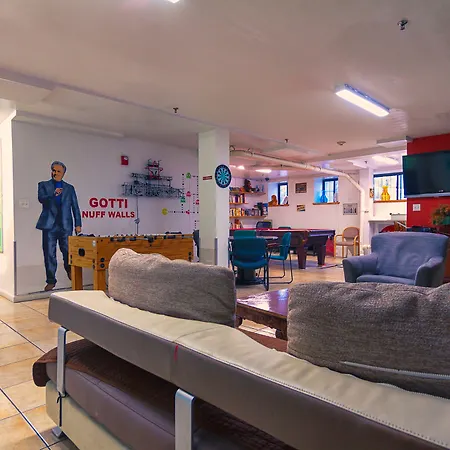 Ny Moore Hostel *
