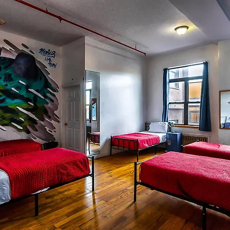Hostel Ny Moore *