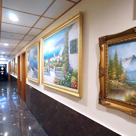 Paris Hotel 3*