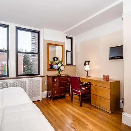 Leo House 3*