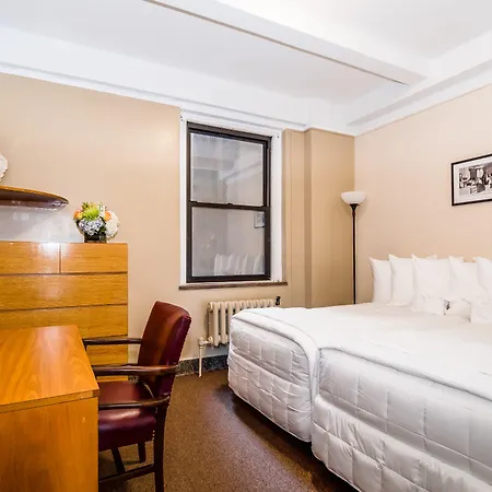 Leo House Hotel 3*