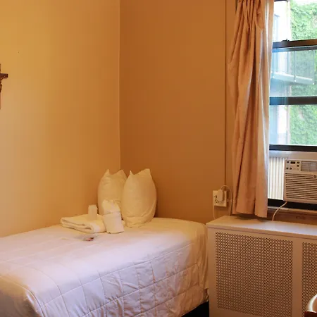 Hotel Leo House 3*