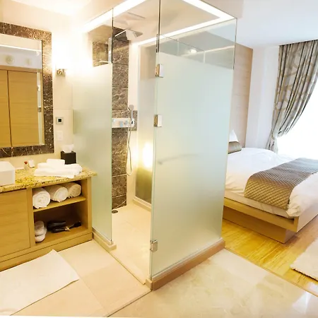 Hotel The One Boutique 3*