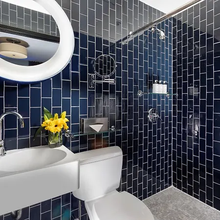 6 Columbus Park Hotel 4*
