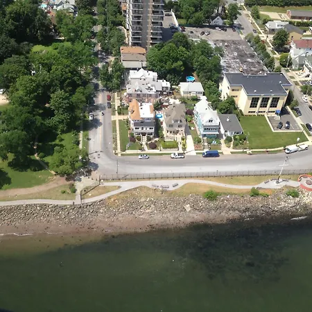 Harbor House Bed & Breakfast