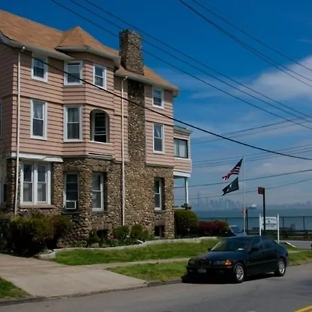 Bed & Breakfast Harbor House 2*