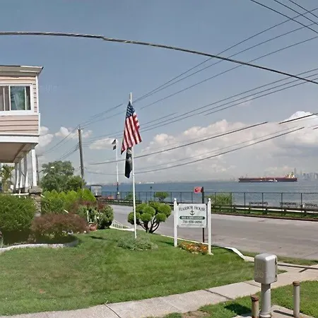 Harbor House 2*