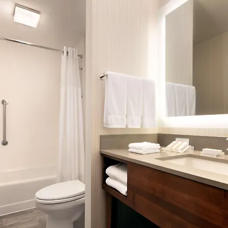 Hotel Hilton Garden Long Island 3*