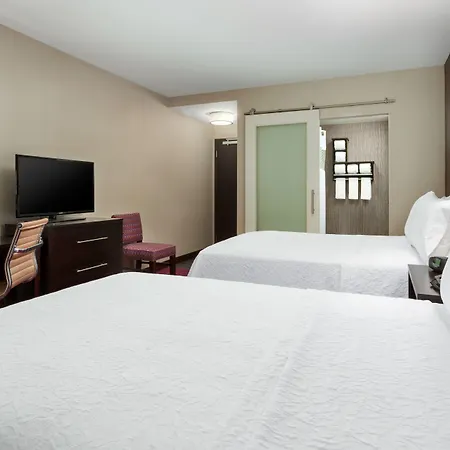 Hampton Times Square 3*
