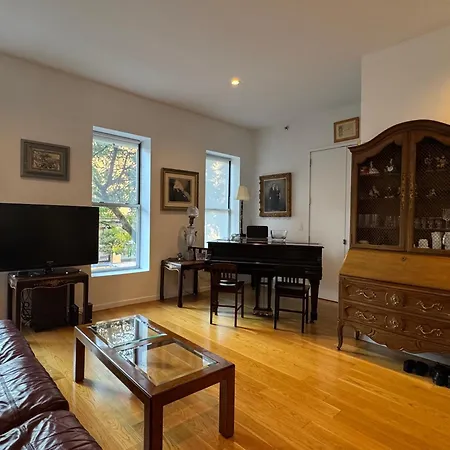 Large And Luxurious In Strivers Row Apartment New York