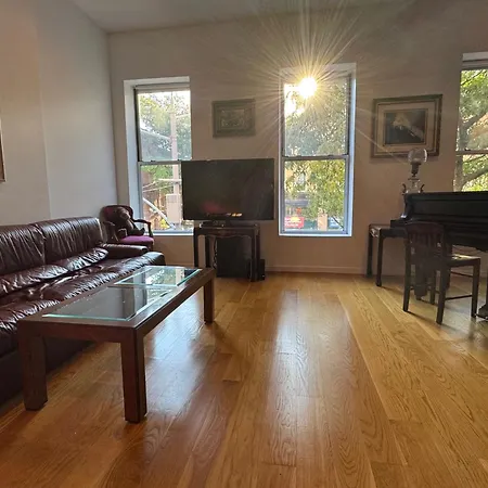 Large And Luxurious In Strivers Row Apartment *