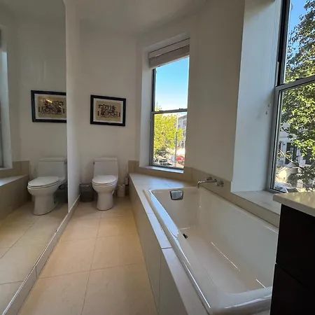 Apartment Large And Luxurious In Strivers Row *