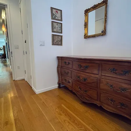 Large And Luxurious In Strivers Row * New York