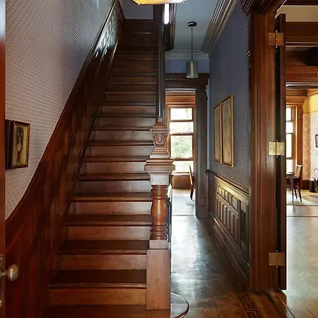 Arlington Place Bed & Breakfast Hotel