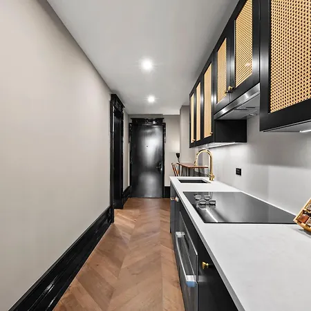 Freeman 603 By Rove Travel - With Shared Amenities New York