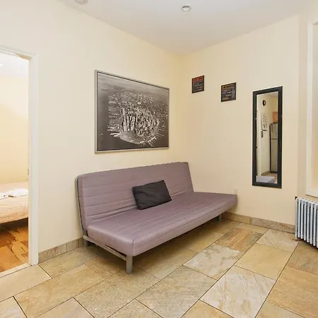 Cozy Two Bedrooms Near Times Sq - Nyc Apartment