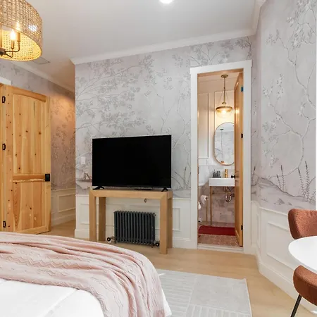 Brooklyn Brownstone Homestay