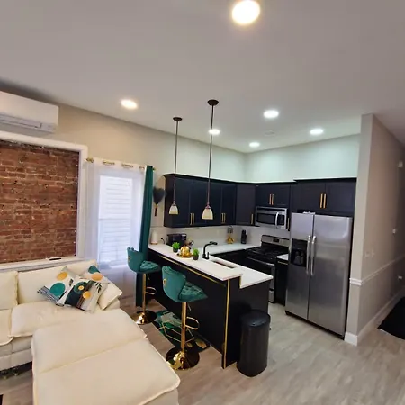 Brooklyn Brownstone Designer Apartment *