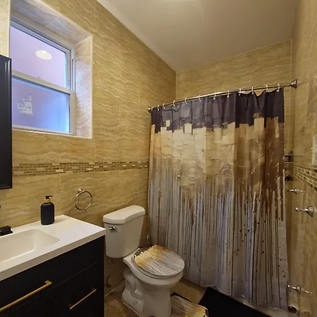 Brooklyn Brownstone Designer Apartment *