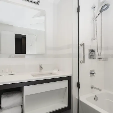 Courtyard By Marriott Long Island City/new York Manhattan View 3*