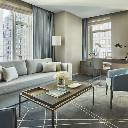 Four Seasons Downtown Hotel