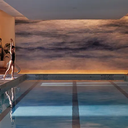 Four Seasons Downtown Hotel 5*