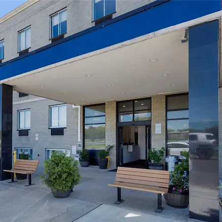 Avion Near Lga Airport, An Ascend Collection New York
