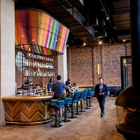 Arlo Williamsburg 5*