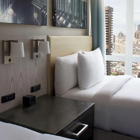 Doubletree By Hilton New York Times Square West 4* New York