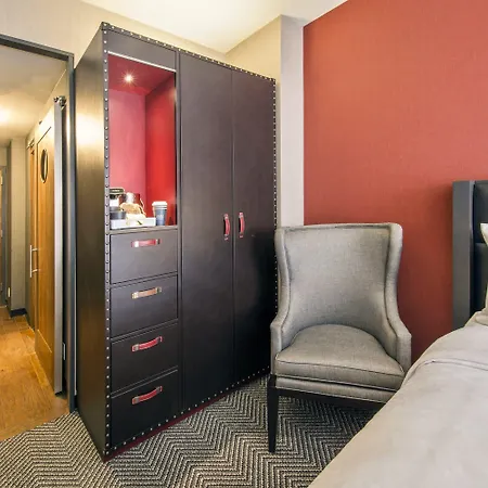 Four Points By Sheraton Manhattan Midtown West Hotel 4*