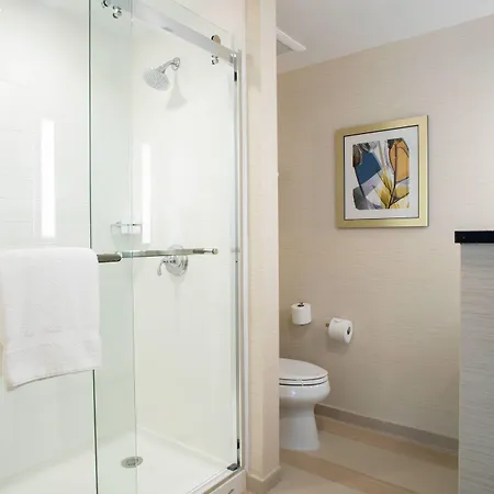 Hotel Fairfield & By Marriott Queens/fresh Meadows