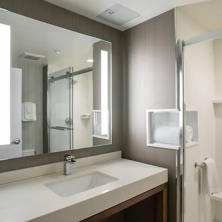 Courtyard By Marriott Queens/fresh Meadows 3*