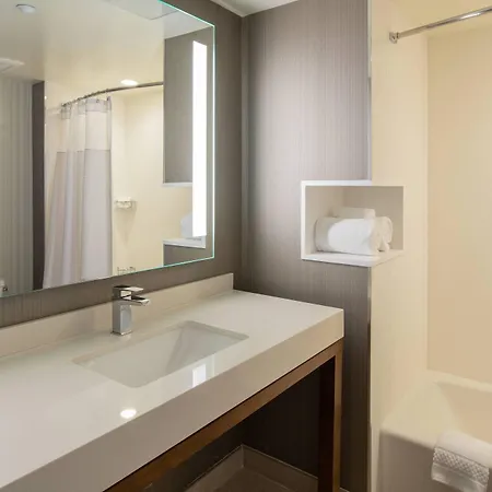 Hotel Courtyard By Marriott Queens/fresh Meadows 3*