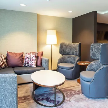 Courtyard By Marriott Queens/fresh Meadows Hotel