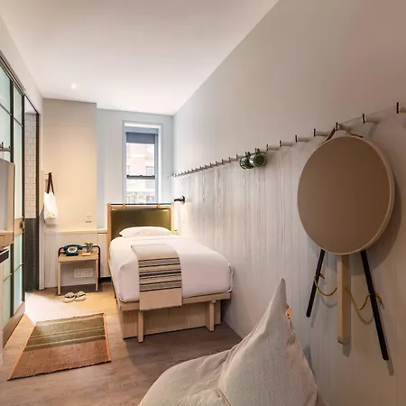 Moxy Nyc Times Square 3*