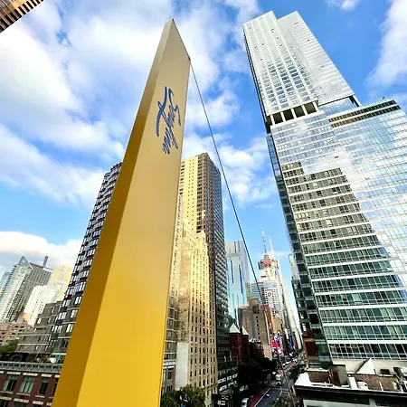 Pod Times Square 3*