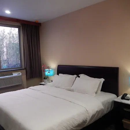 Hotel Quality Near Sunset Park 3*