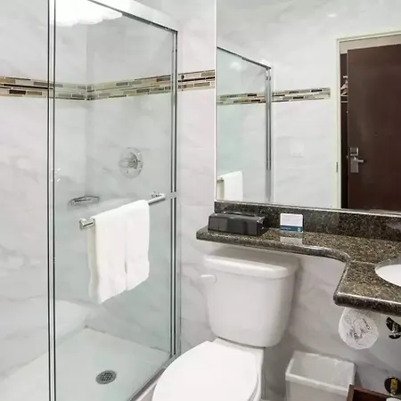 Hotel Quality Near Sunset Park 3*