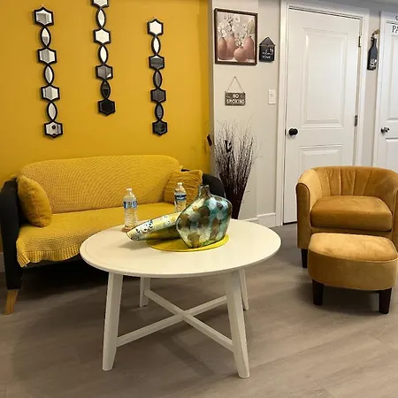 Comfy, Cozy, Stylish And Affordable - Free Parking Homestay *