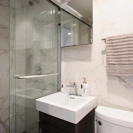 Apartment 69-5a Modern Lower East Side 1br Brand New