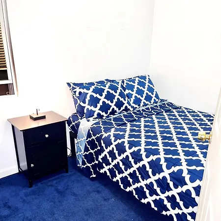 3 Bedrooms Huge In Lic, Very Close To Manhattan Apartment