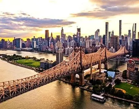 3 Bedrooms Huge In Lic, Very Close To Manhattan Apartment *